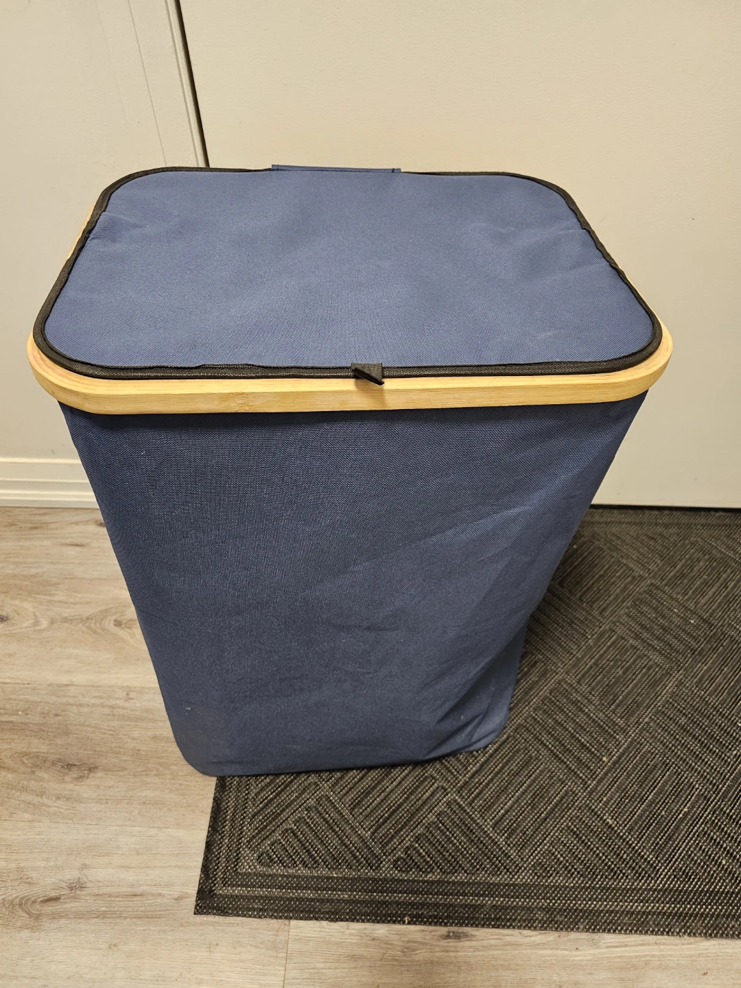 Blue fabric laundry hamper with wooden rim - photo 4