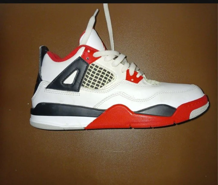 Jordan 4 Retro Fire Red (2020) PS US 1 Youth Sneakers