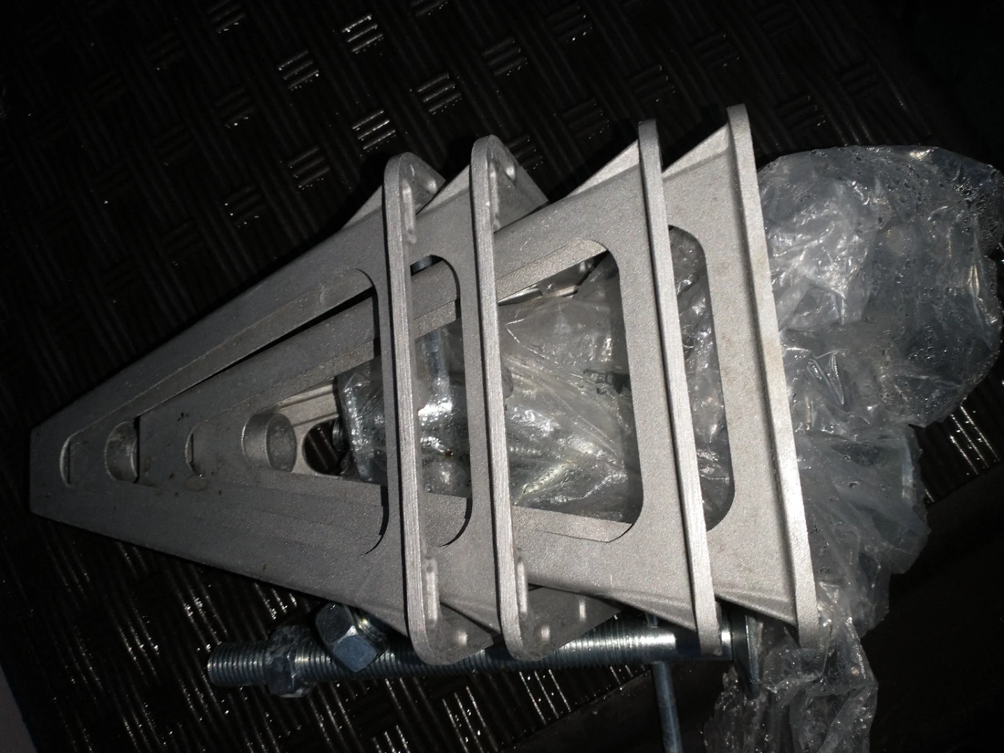 Metal Shelf Brackets with Hardware