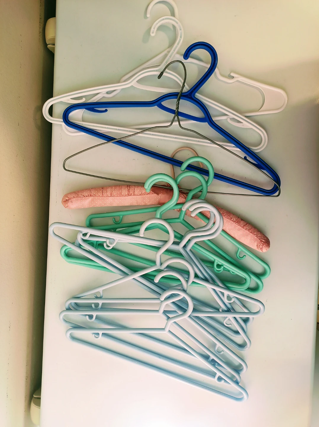 16x Hangers