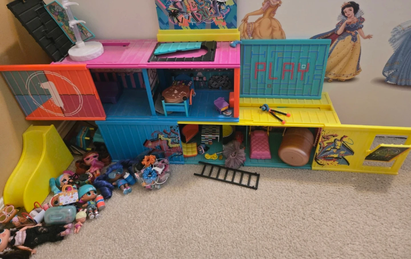 LOL Surprise! Dollhouse with Accessories and Dolls