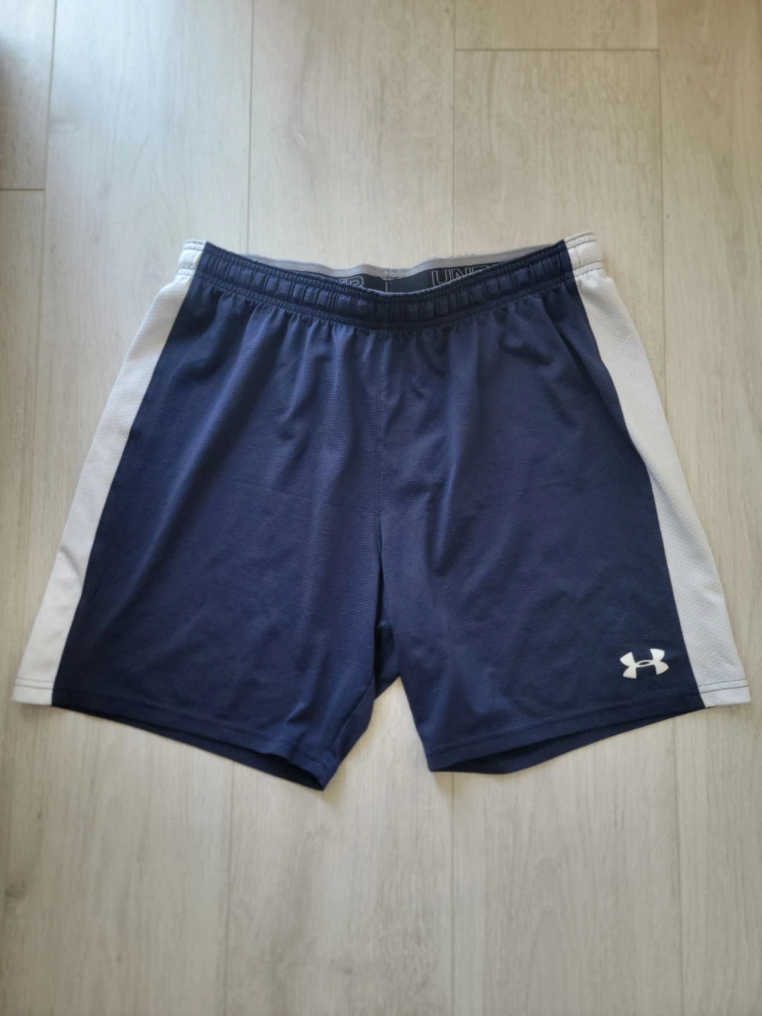 Under Armour HeatGear Navy Athletic Shorts Size Large