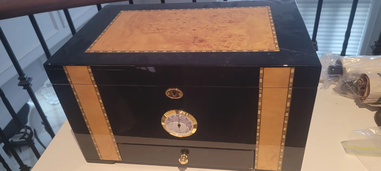 Luxury Wooden Humidor with Hygrometer