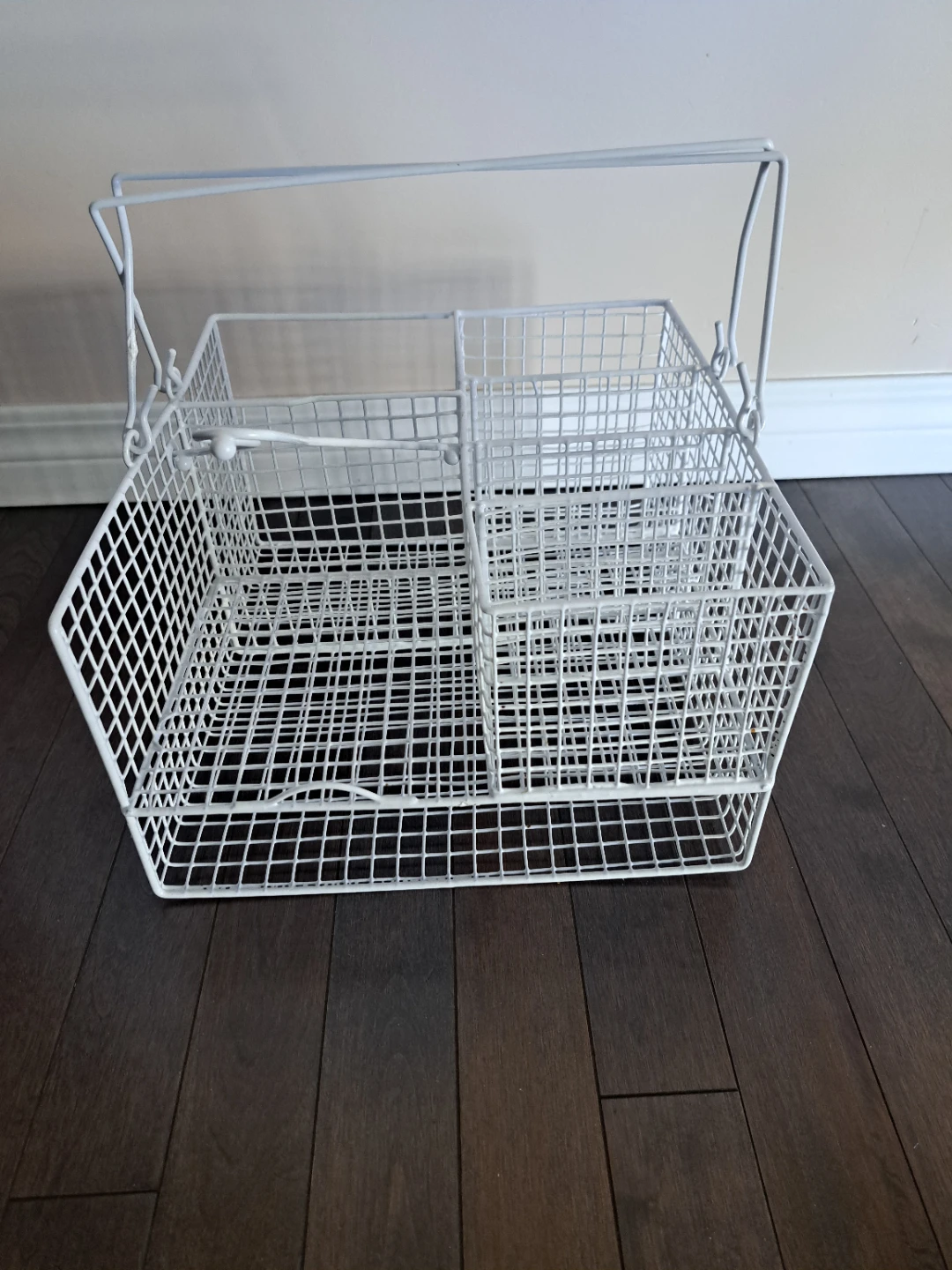 White wire caddy with handle