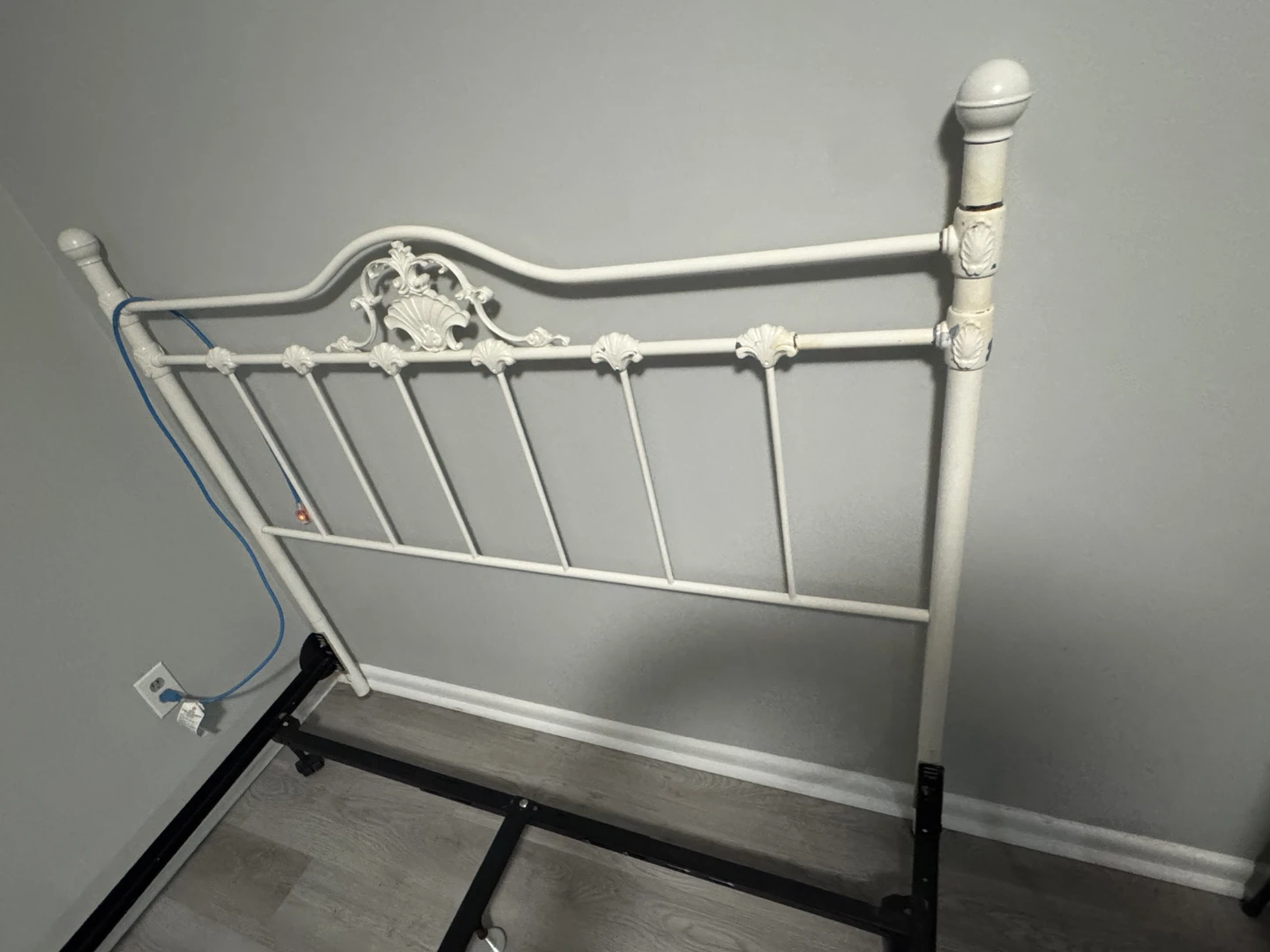 QUEEN Metal Bed Frame - photo 2