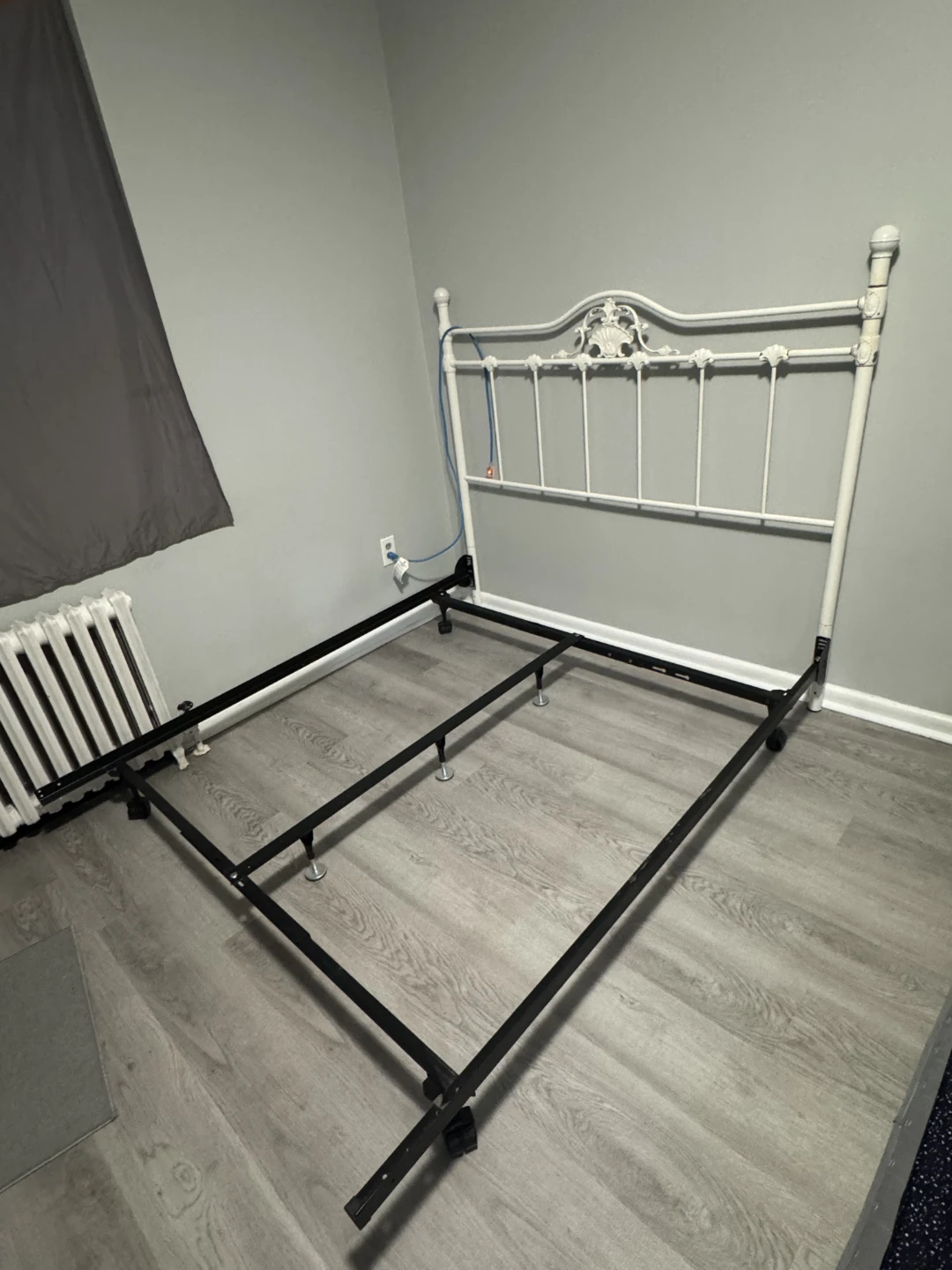 QUEEN Metal Bed Frame - photo 3