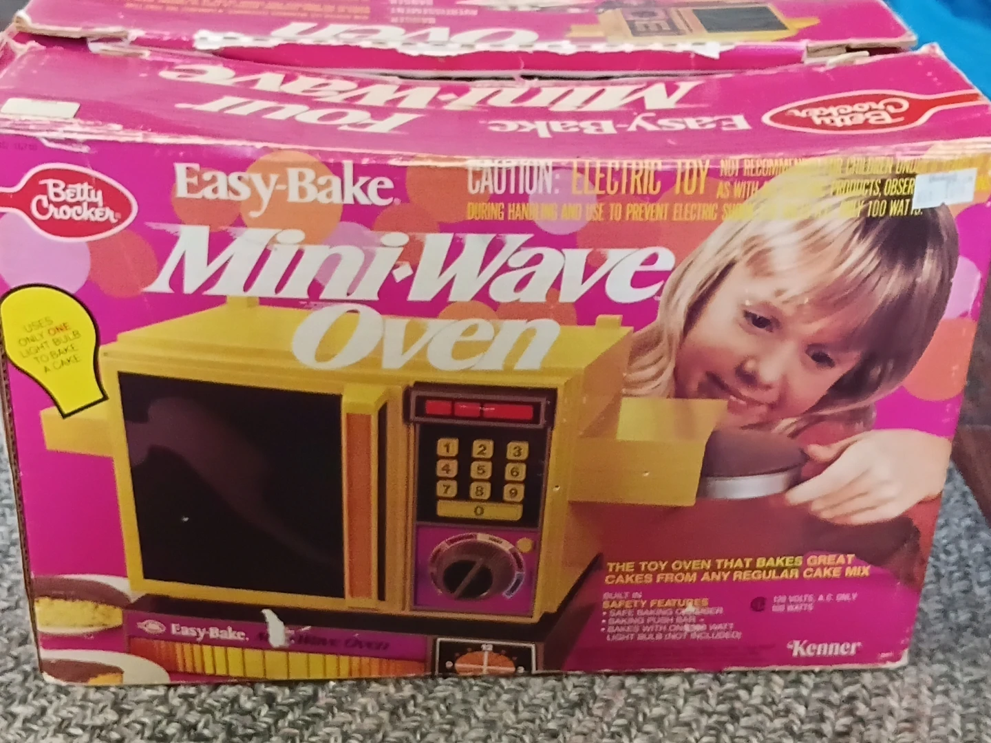 Betty Crocker Easy-Bake Mini-Wave Four Oven - photo 2