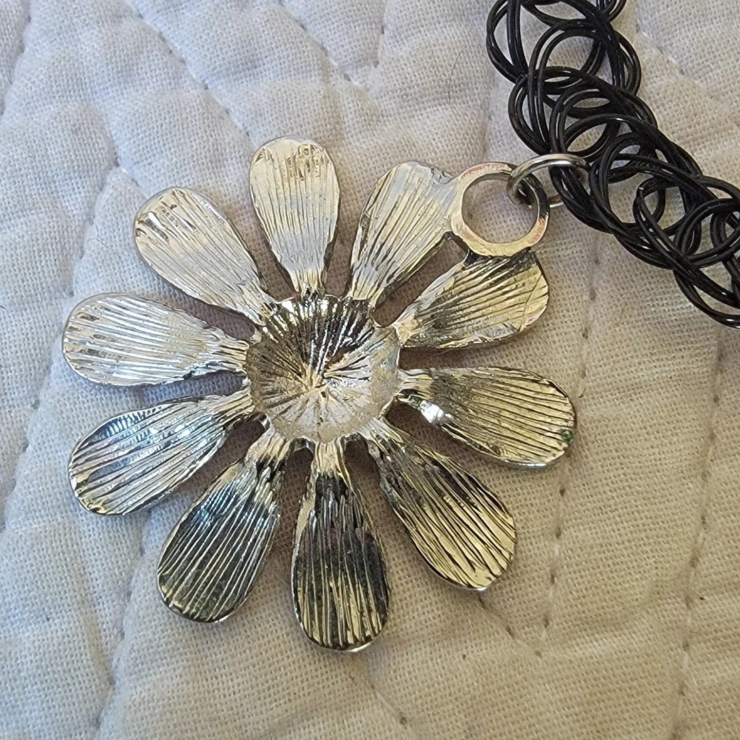Flower Choker Necklace with Smiley Face Pendant - photo 4