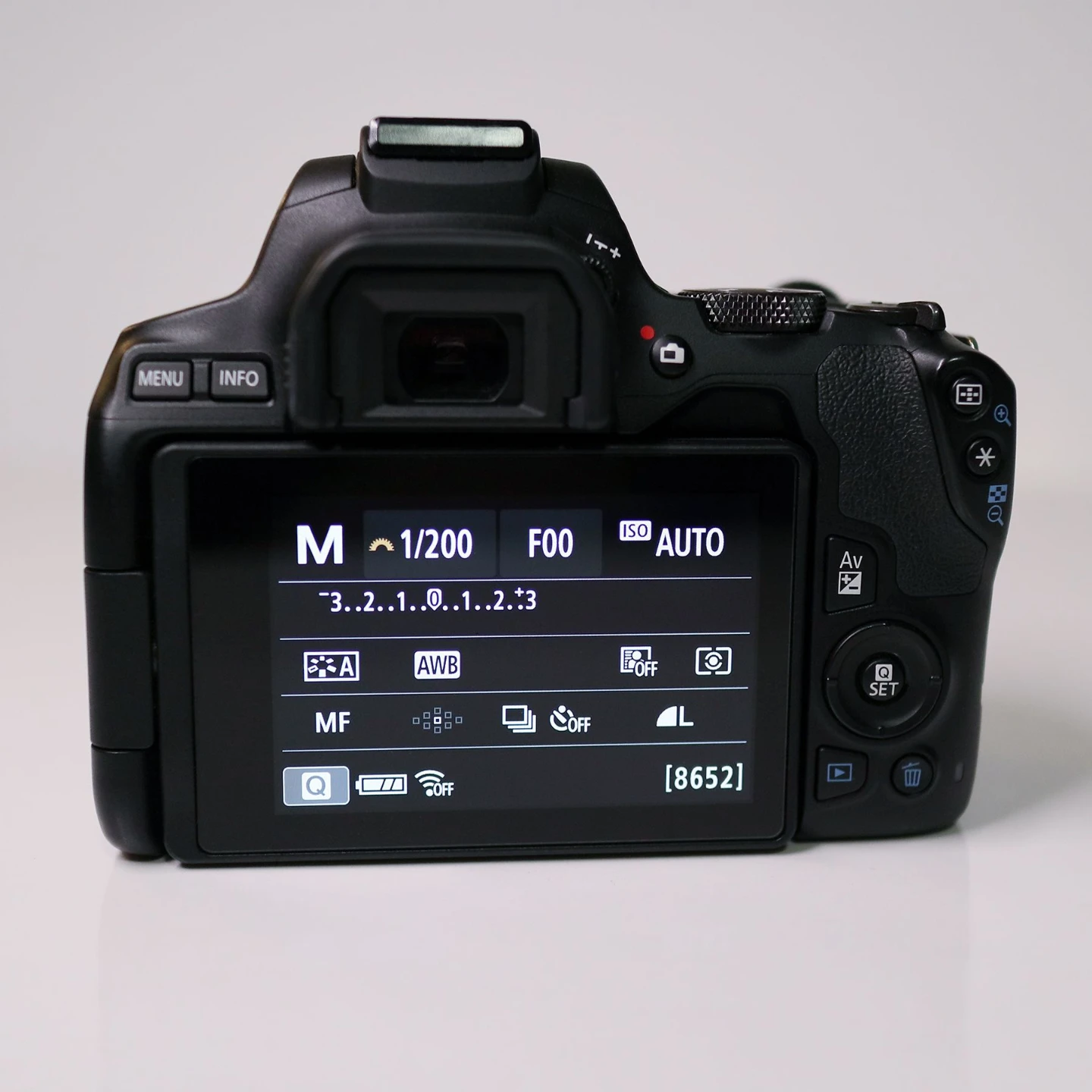 Canon SL3 w/ EF-S 18-55mm F4-5.6 IS STM Lens - photo 4
