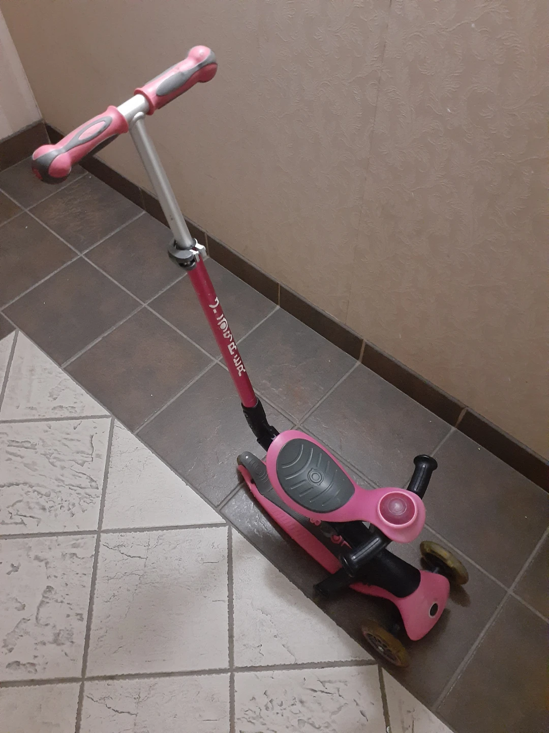 Globber Go-Up Deluxe 3-in-1Light Up Wheel Scooter - photo 5