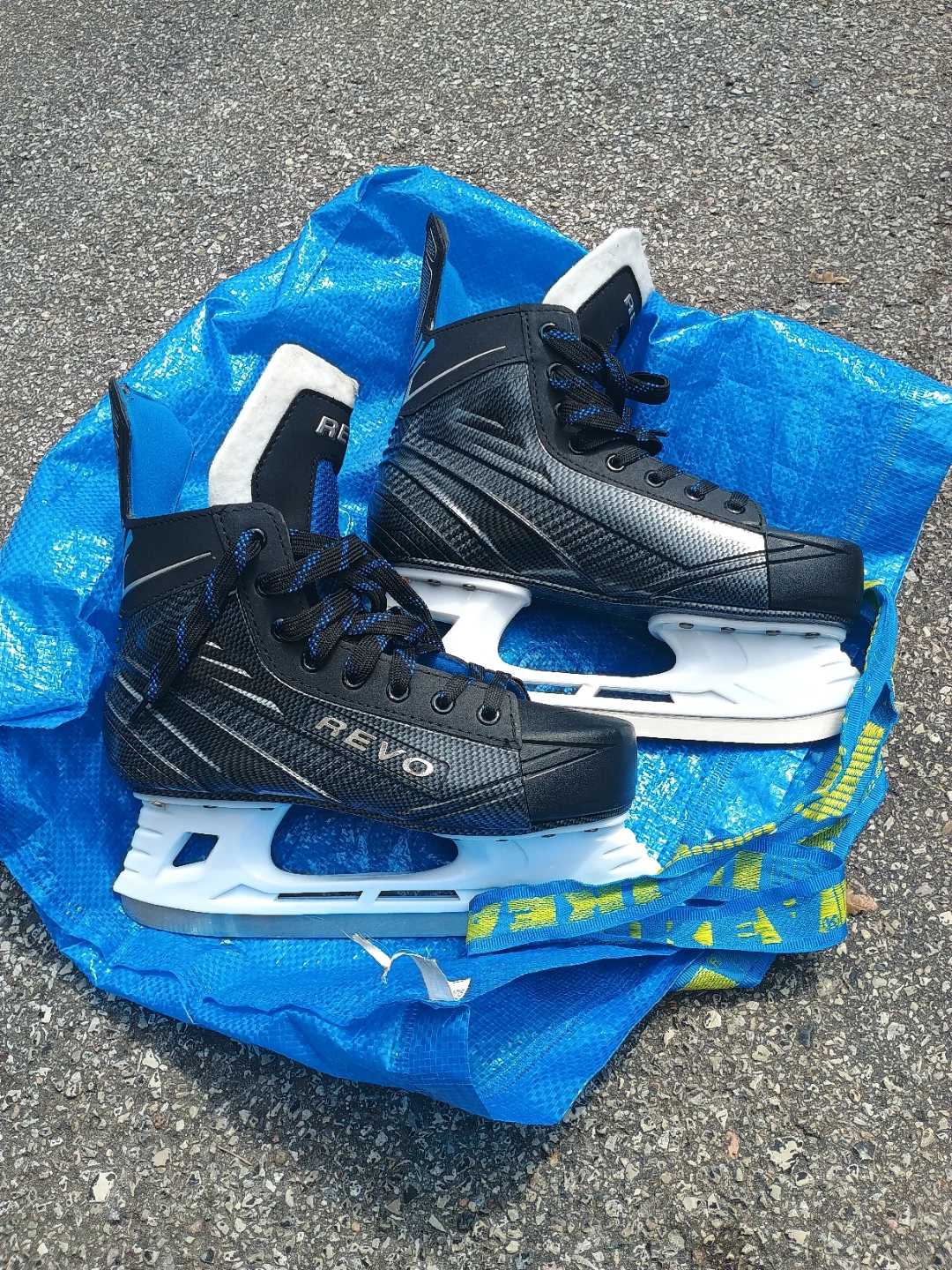 REVO Hockey Skates - Size 9