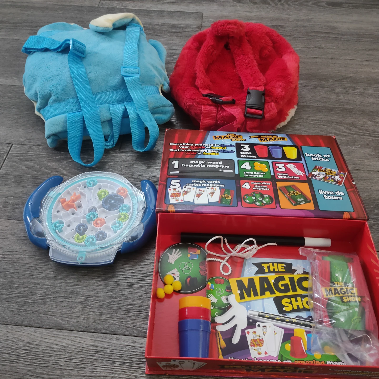 Montoy The Magic Show Magic Kit with Toys and Backpacks - photo 2