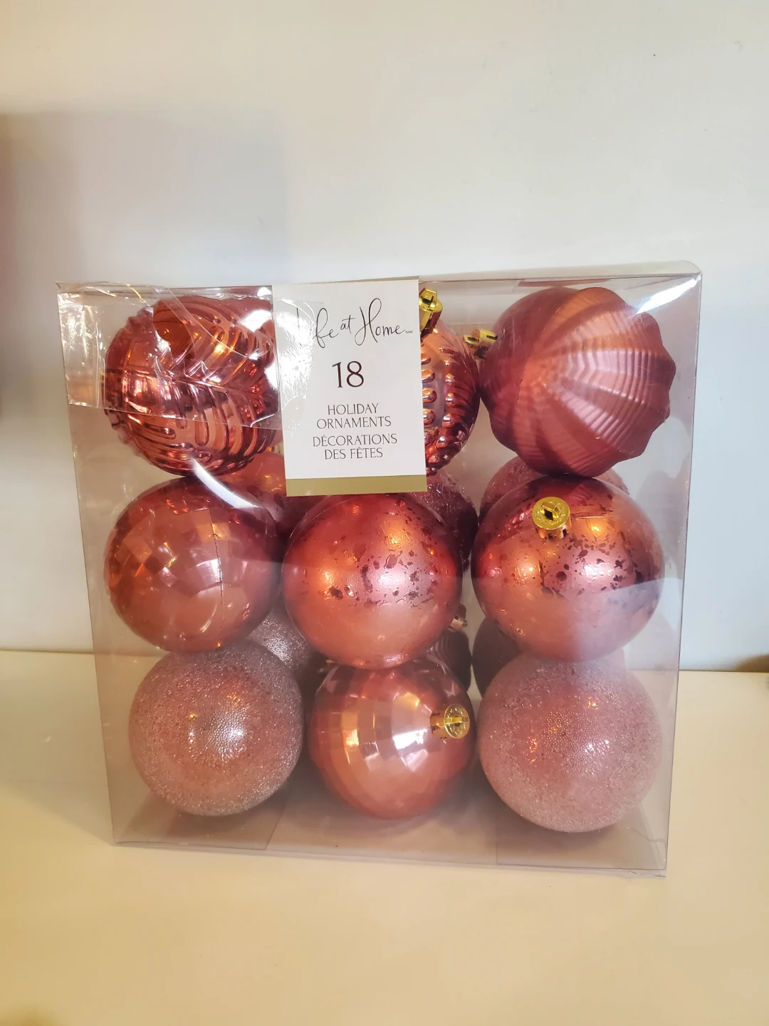 Life at Home 18 Holiday Ornaments...EUC