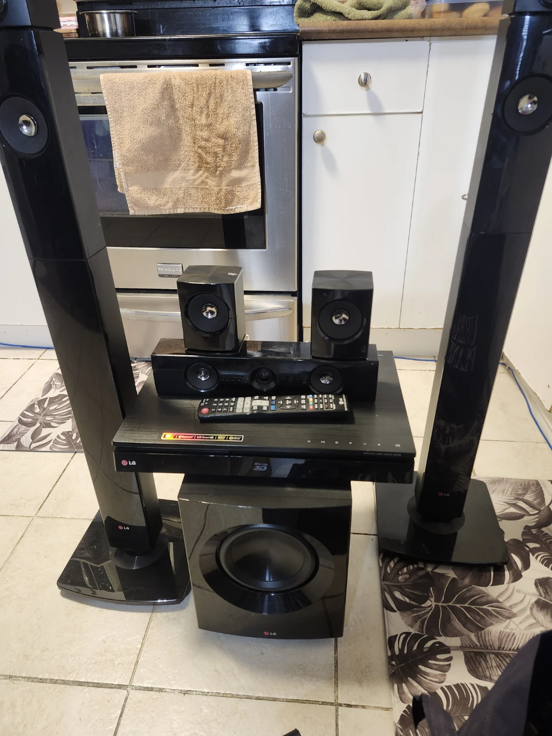 LG 3D Blu-Ray Home Theater System