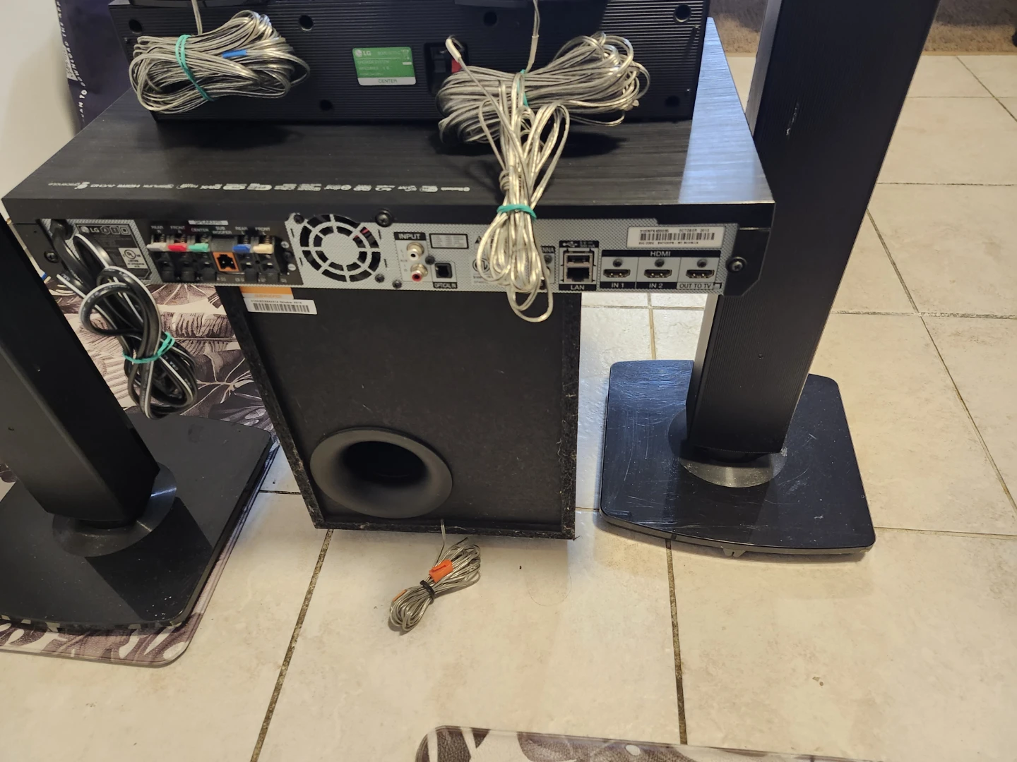 LG 3D Blu-Ray Home Theater System - photo 2