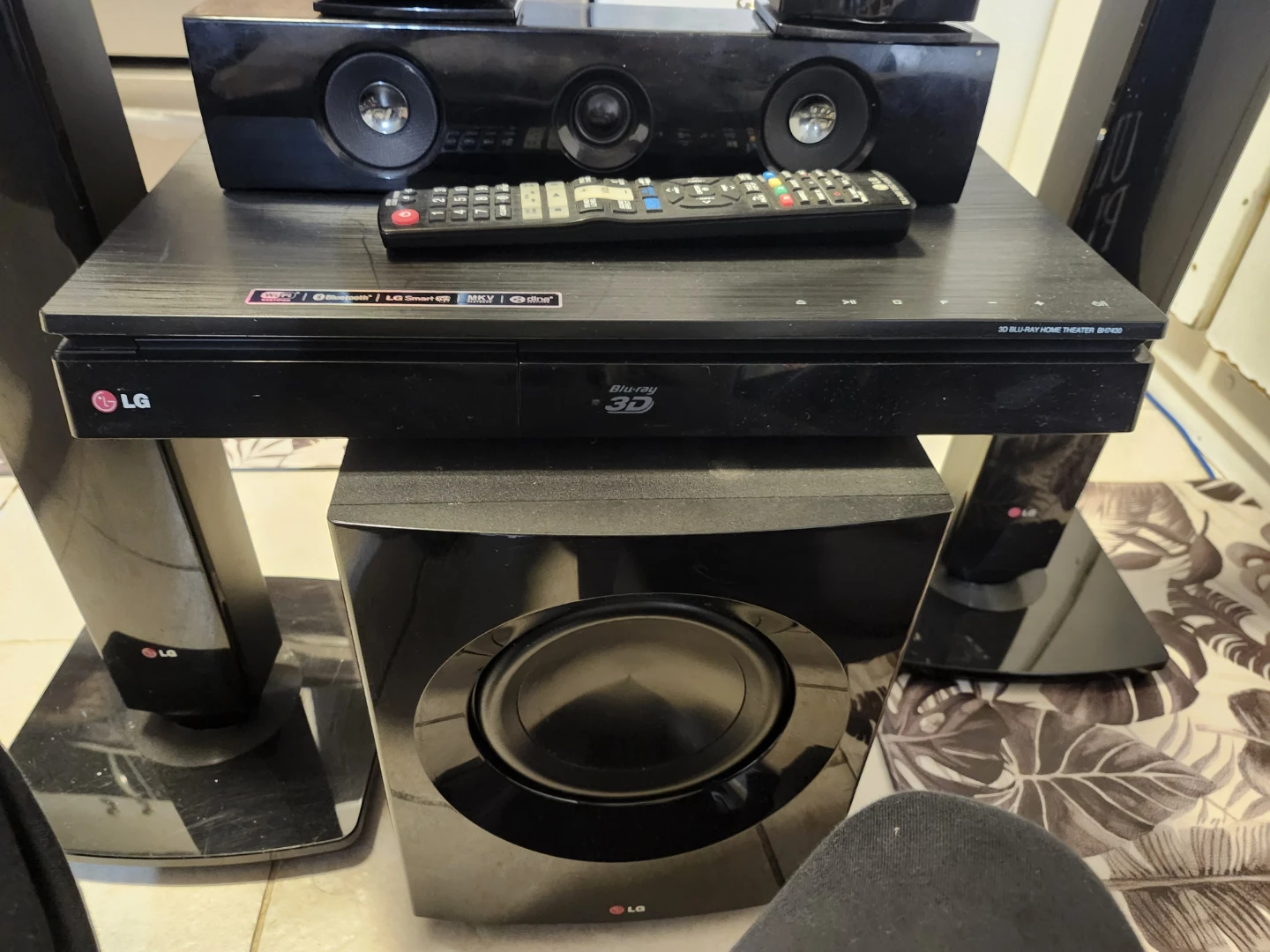 LG 3D Blu-Ray Home Theater System - photo 4