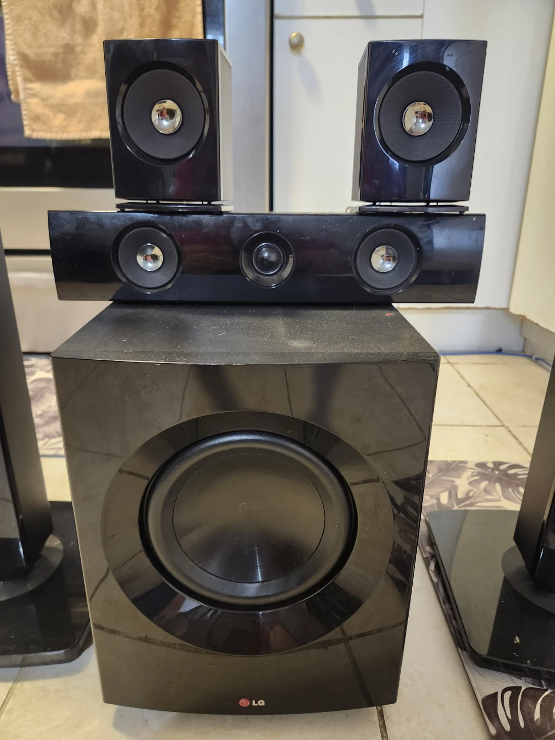 LG 3D Blu-Ray Home Theater System - photo 5