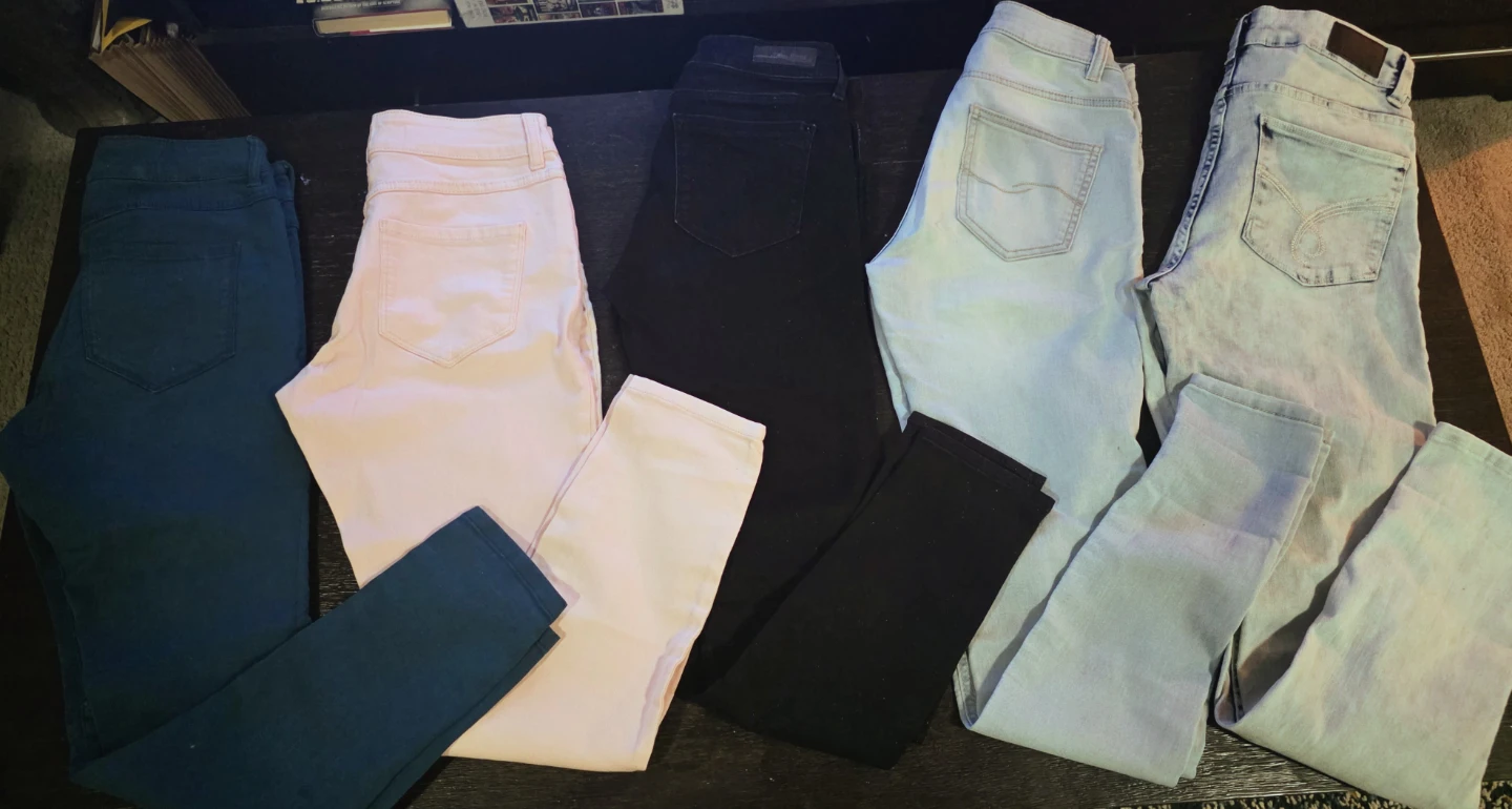 Womans Jean Bundle - 5 Pairs Included!  Size 28/29 - photo 2