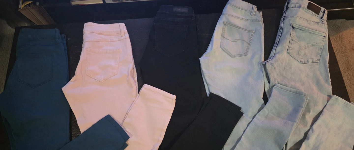 Womans Jean Bundle - 5 Pairs Included!  Size 28/29 - photo 3