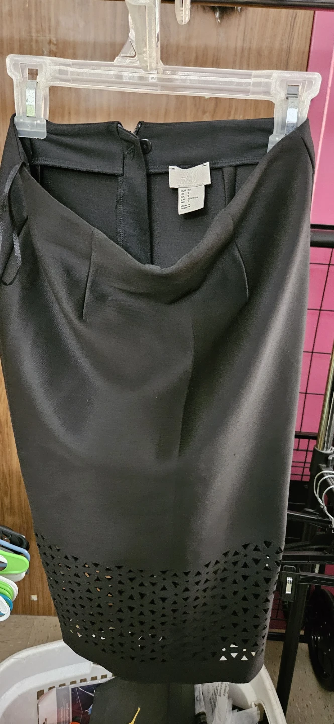 H&M Black Laser Cut Pencil Skirt Size 2