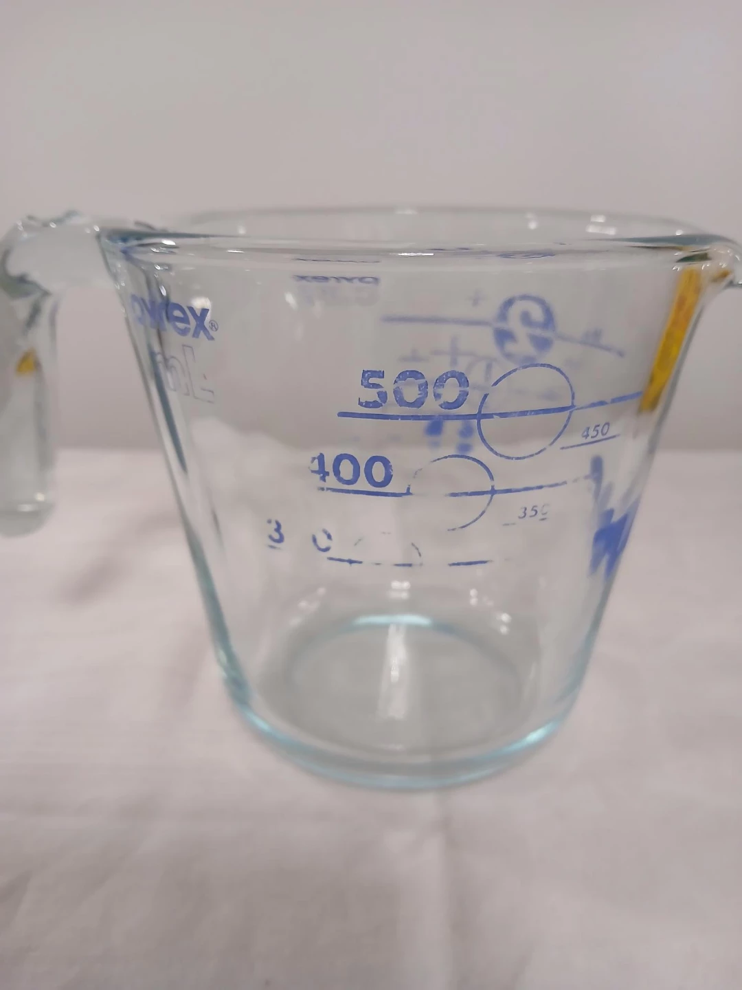 Pyrex 2 Cup Measuring Cup. Pick up only.