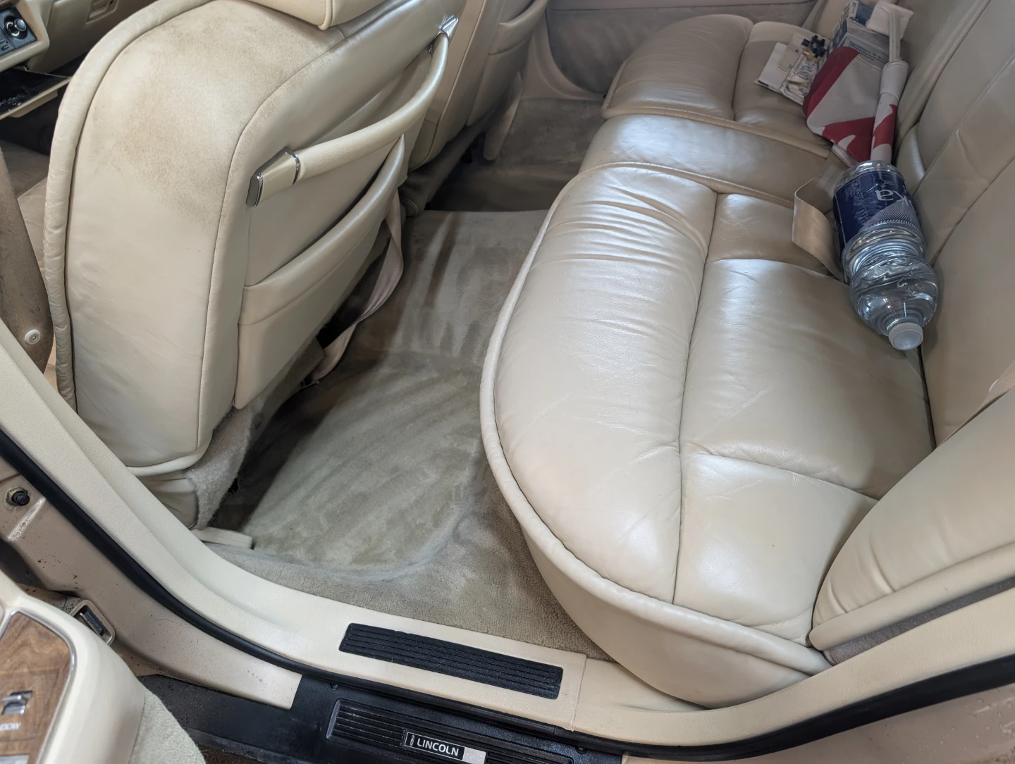 Lincoln Town Car - photo 4