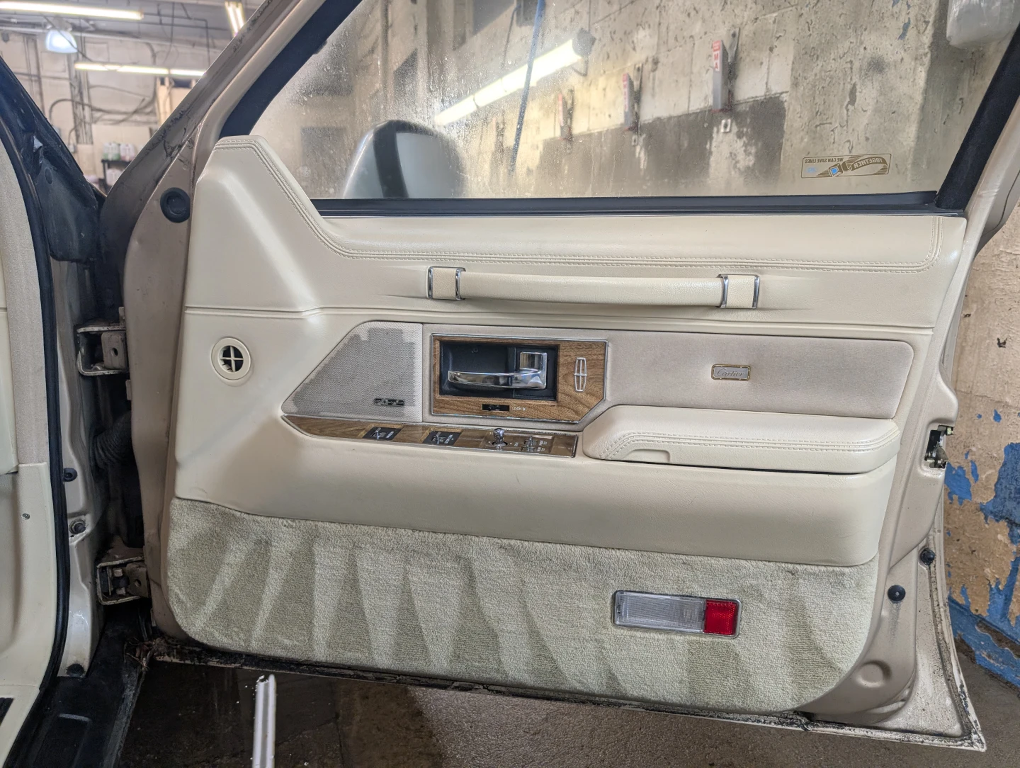 Lincoln Town Car - photo 5