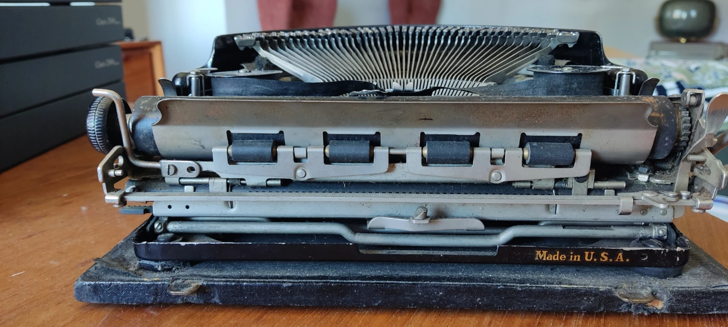 Vintage Remington Portable Typewriter - photo 4