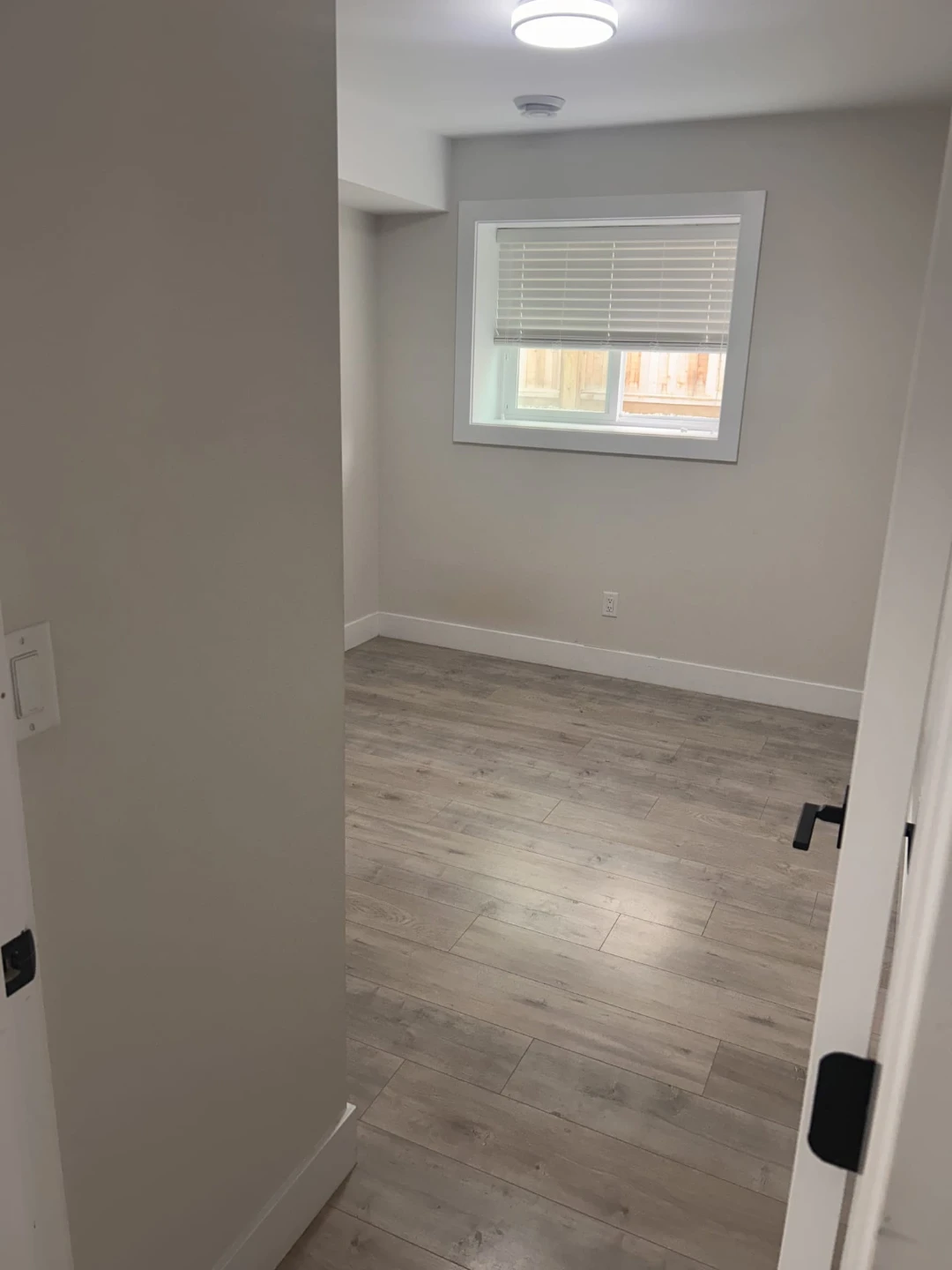 2 Bed 1 bath Basement for Rent - photo 5