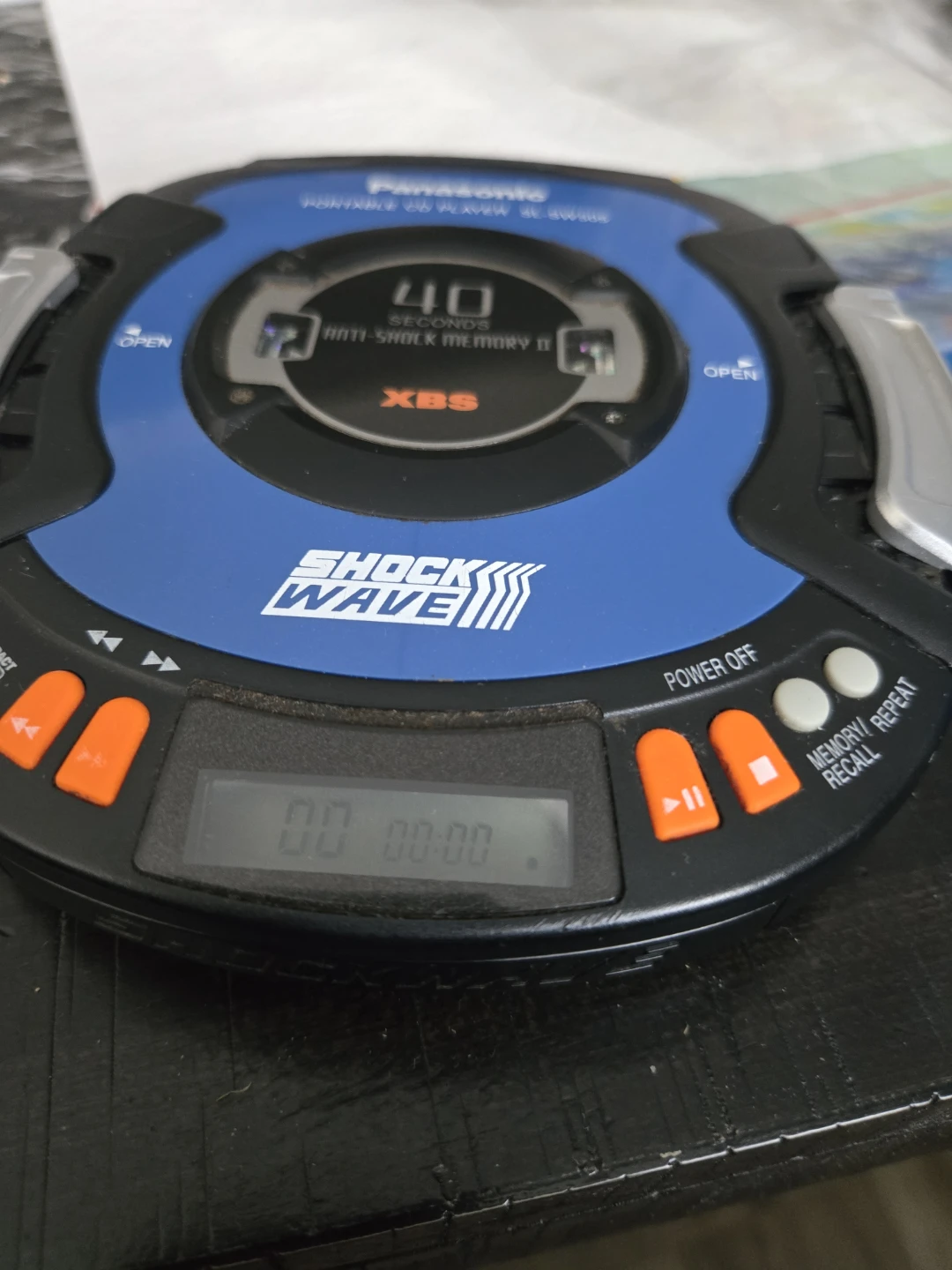 Panasonic Shockwave Portable CD Player SL-SW505 - photo 2
