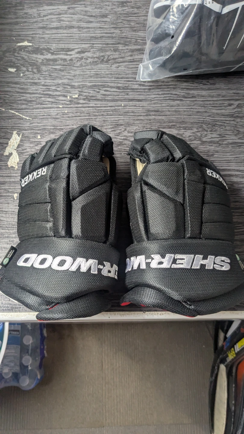Sher-Wood Rekker M70 Hockey Gloves Size 13