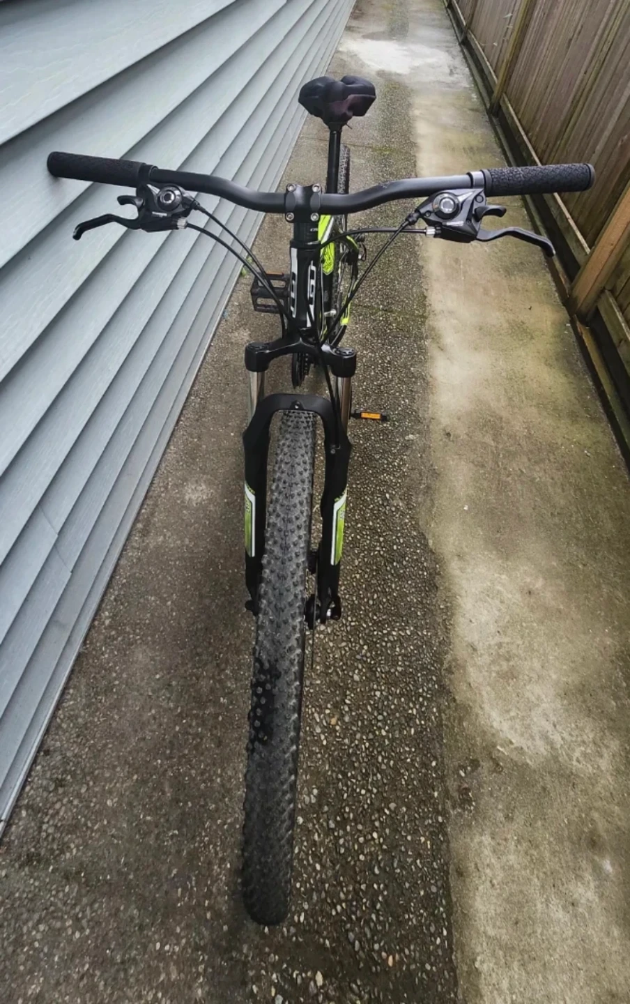 GT Mountain Bike - photo 3