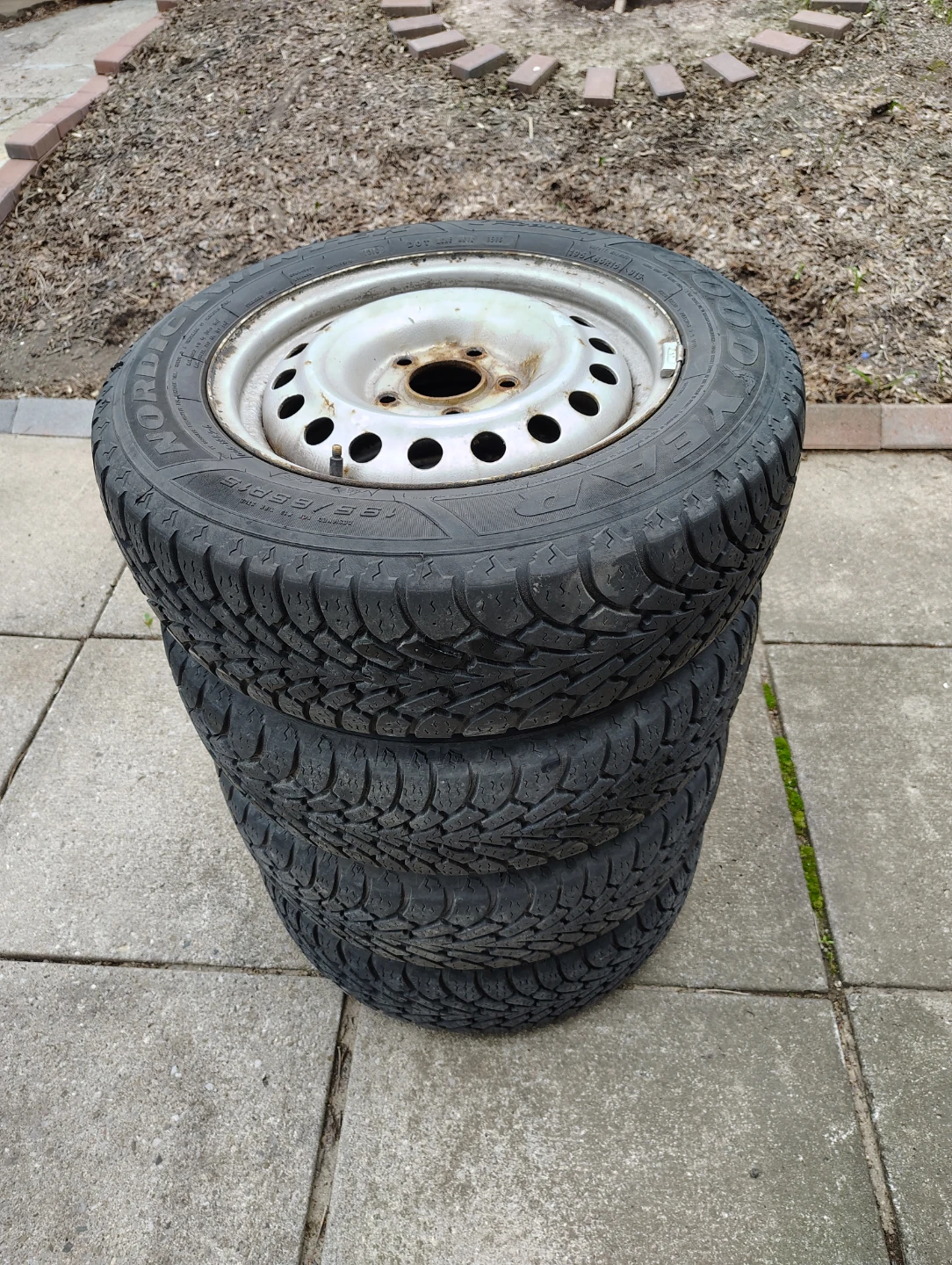 195/65/15 Good year winter tires. 5x114,3mm