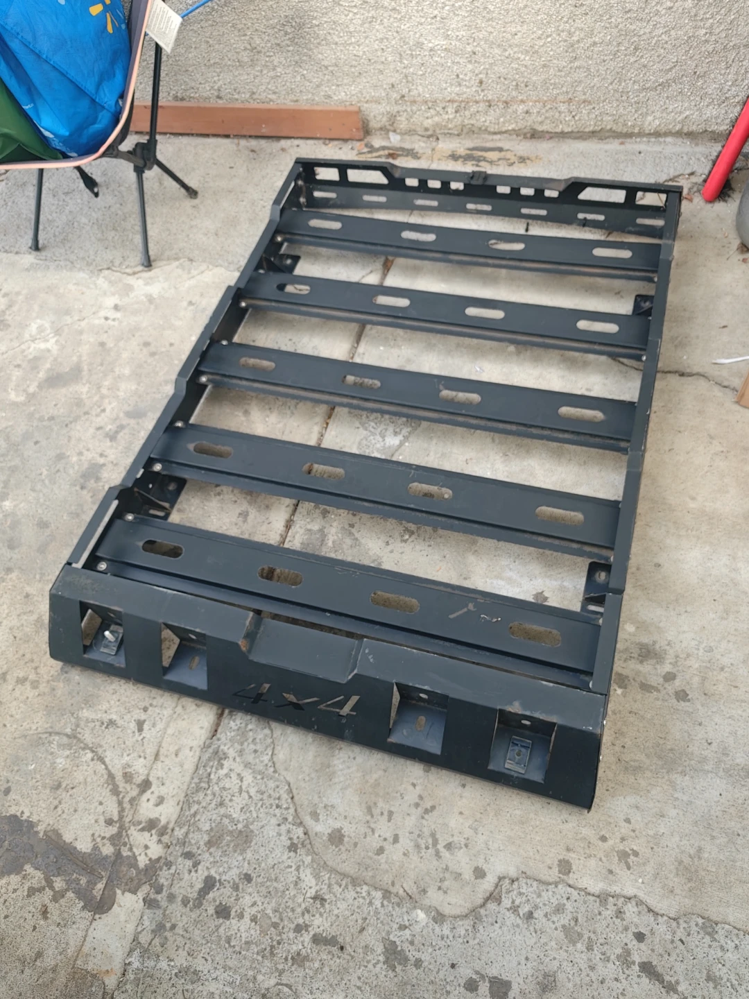 Vehicle roof basket cargo carrier