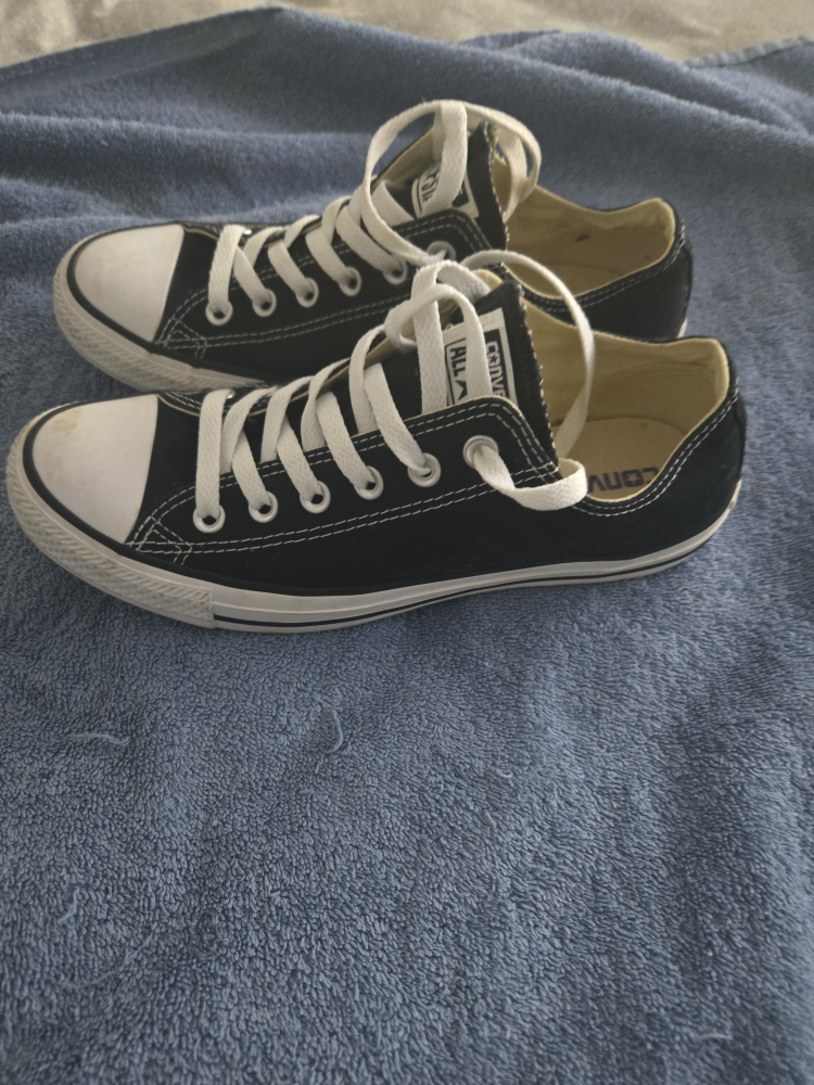 Converse All Star Chuck Taylor Low Top Sneakers 8 1/2