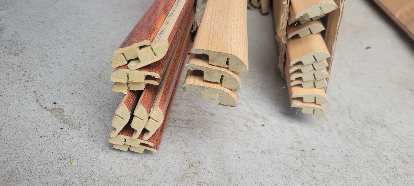 Mixed Lot of Wood Trim Moulding, different colours - photo 2