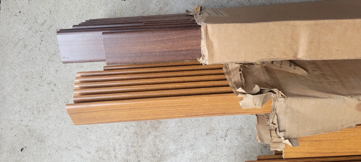 Mixed Lot of Wood Trim Moulding, different colours - photo 3