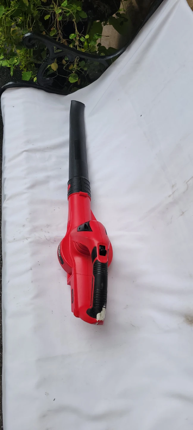 B&D 18" Hedge Trimmer and 20V Blower - photo 2