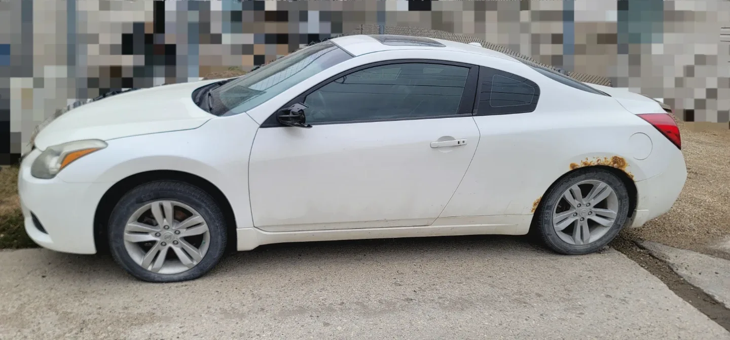 White Nissan Altima 2.5 S Coupe - photo 2