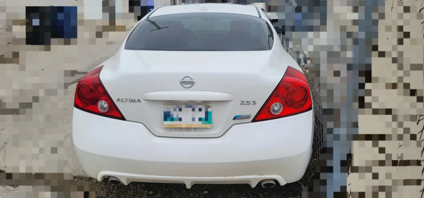 White Nissan Altima 2.5 S Coupe - photo 3