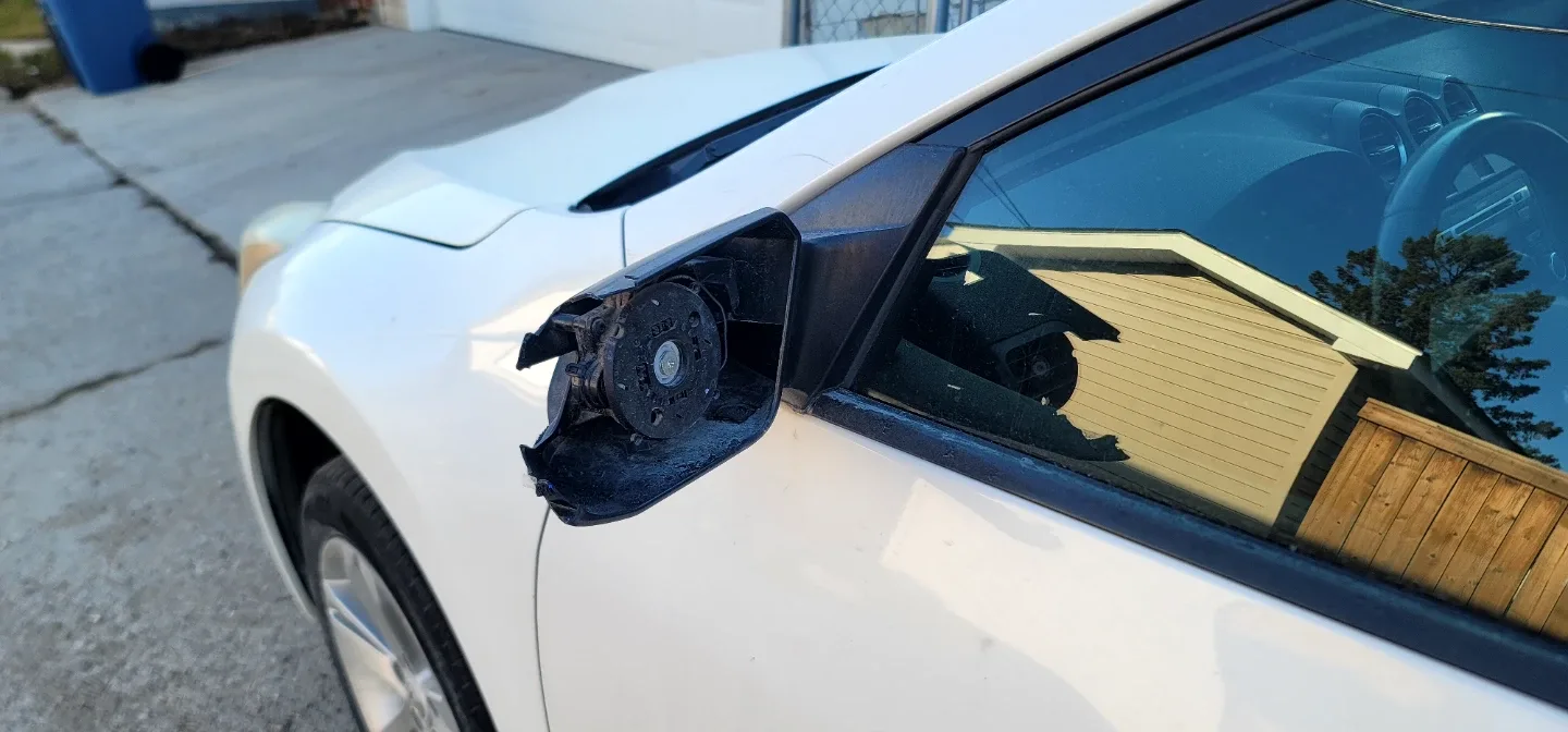 White Nissan Altima 2.5 S Coupe - photo 5
