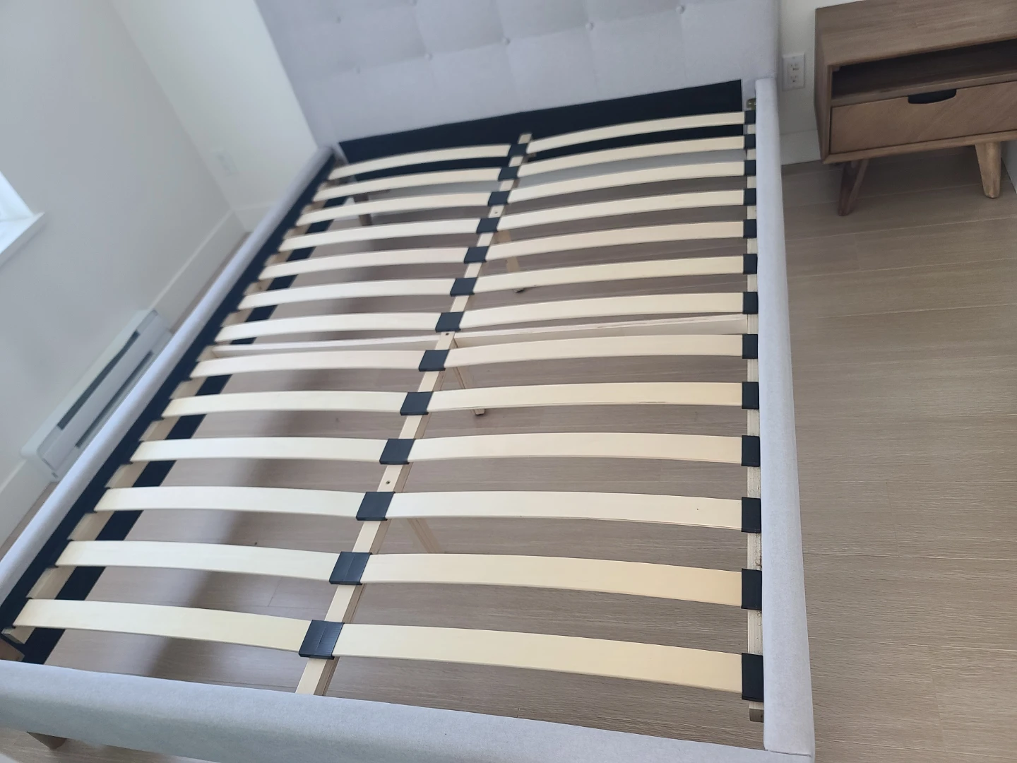 Light Grey Upholstered Bed Frame with Tufted Headboard
