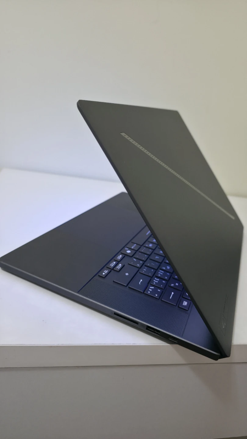 ASUS ROG Zephyrus Laptop - photo 3