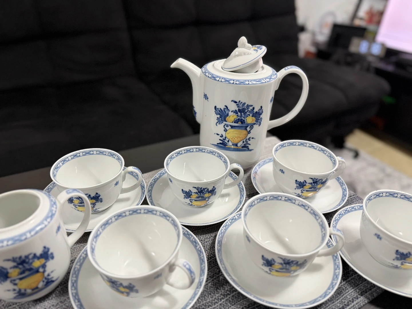 Viana Portugal Teacup and Saucer Set with Teapot and Creamer - photo 2