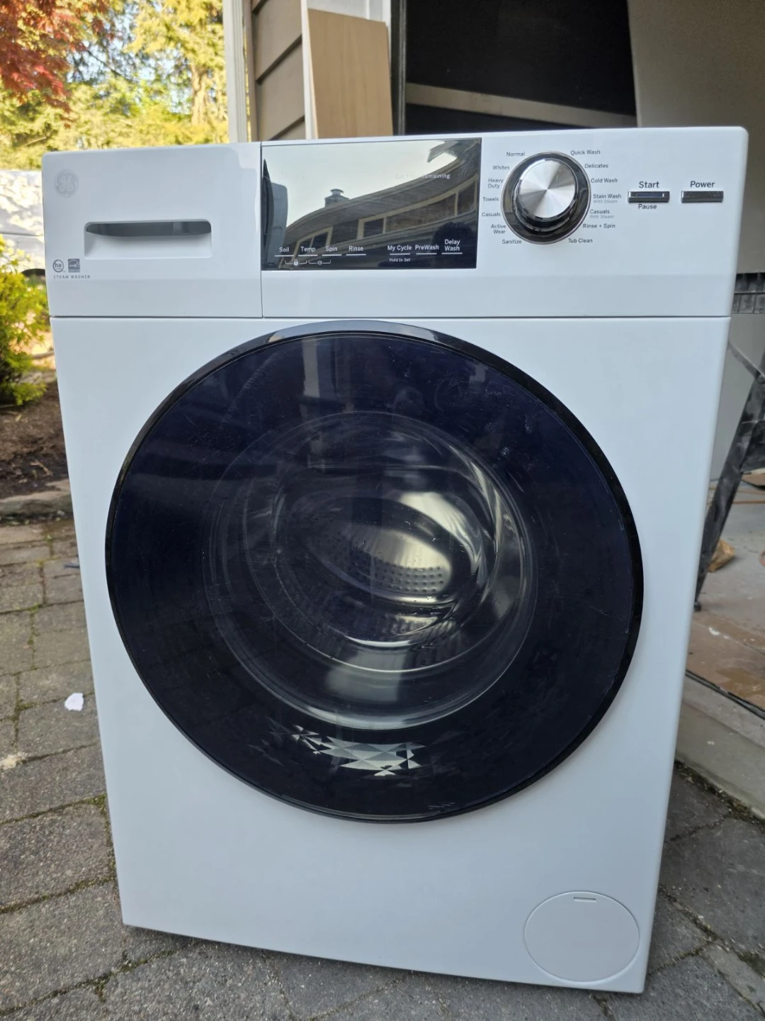 Showroom model. NEW! GE Front Load Washing Machine