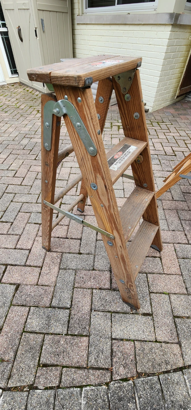 4ft Louisville Ladder Wooden Step Stool - photo 2