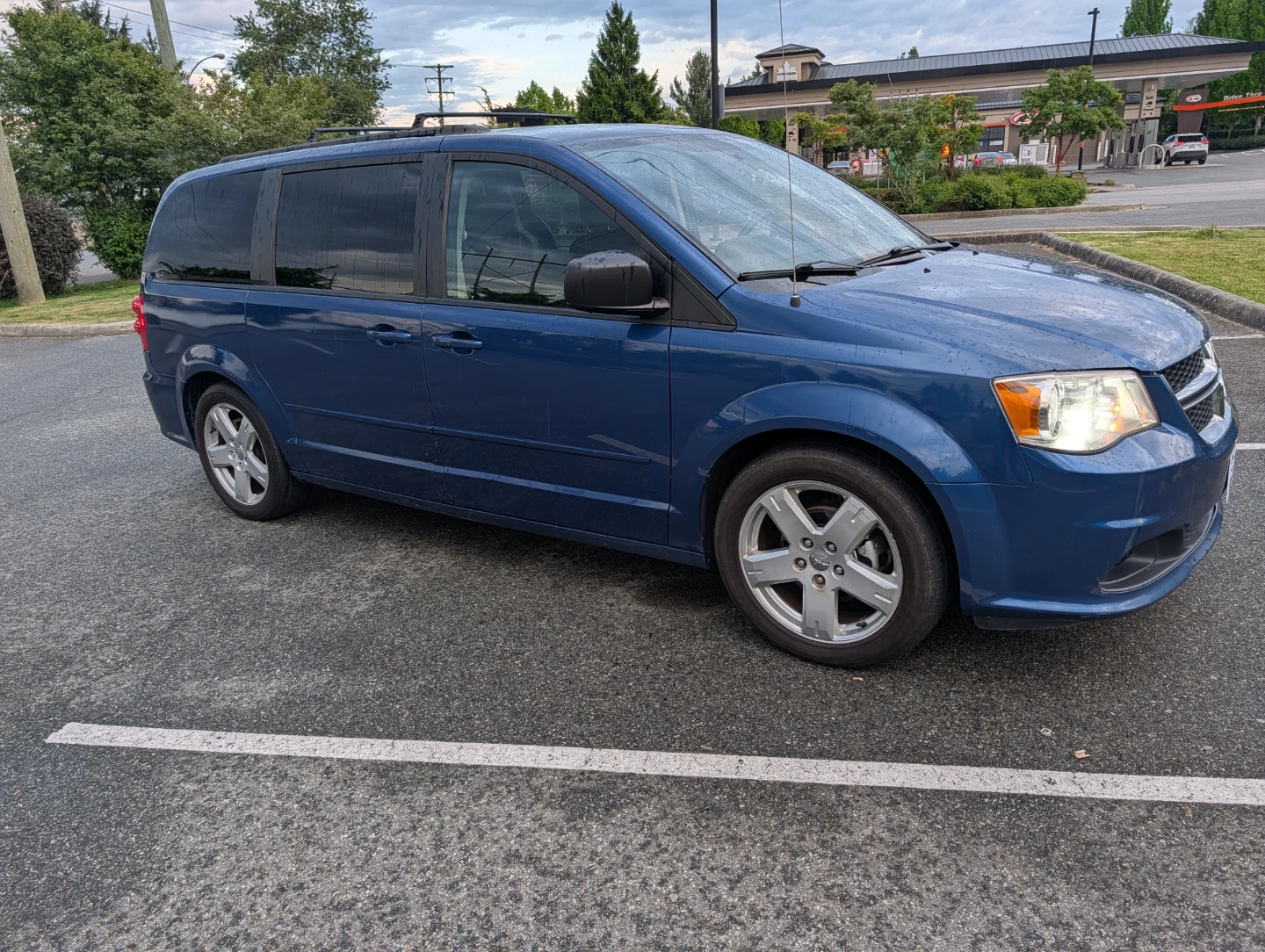 2012 Dodge caravan sxt - photo 2