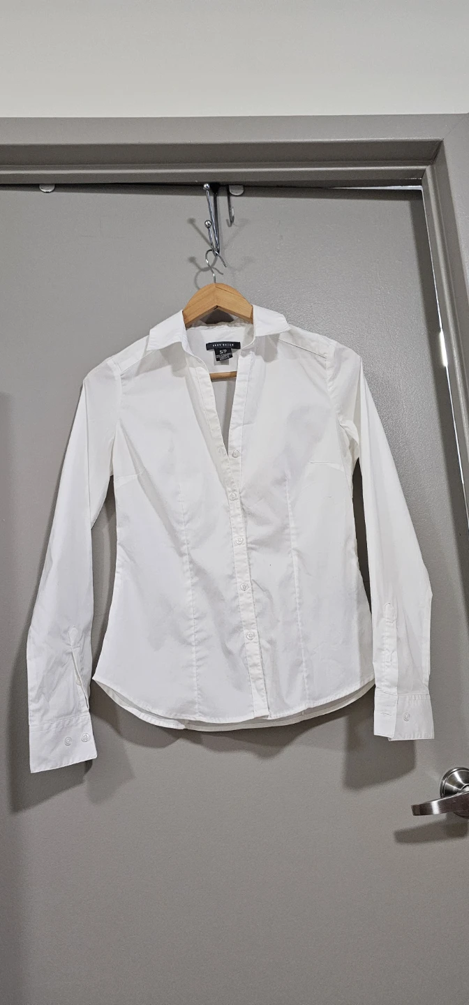 Suzy Shier White Button-Up Shirt - Size S/P