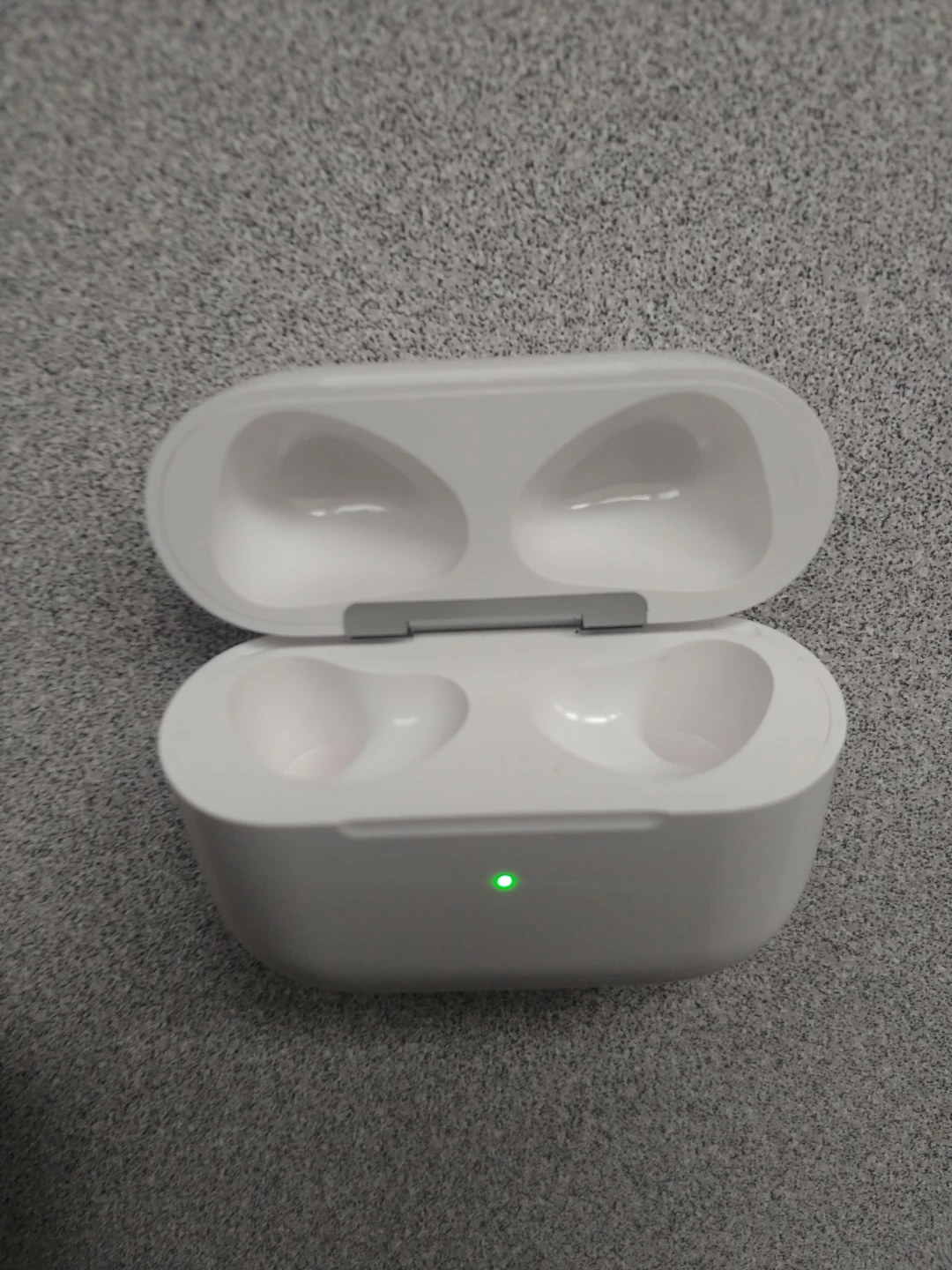 AirPod 3 Wireless charging case.