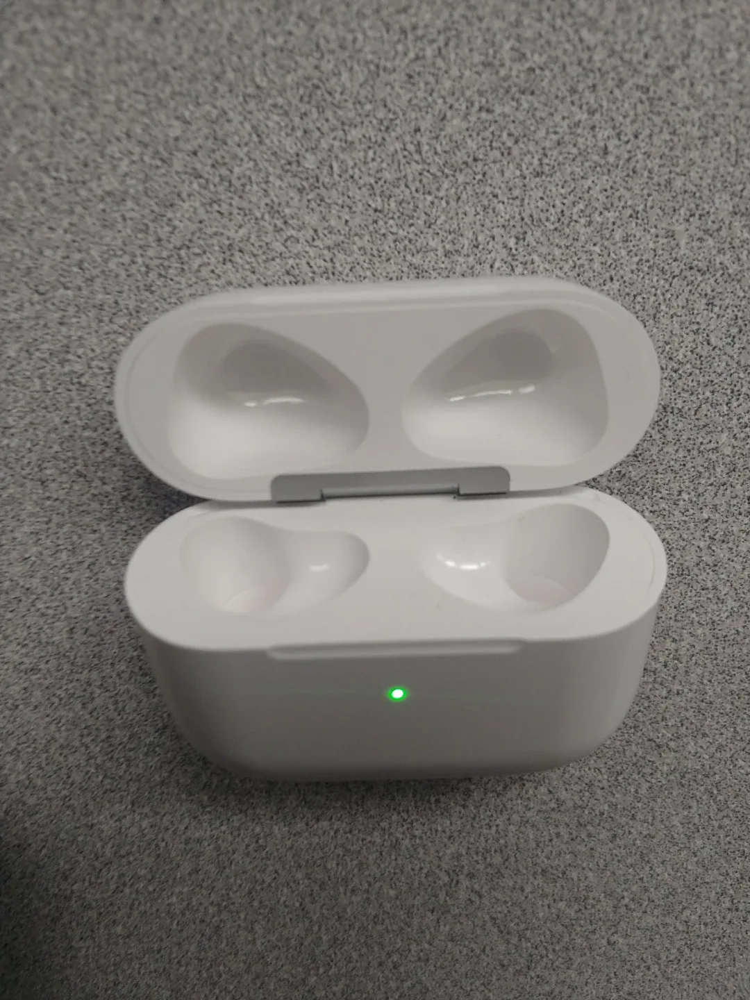 AirPod 3 Wireless charging case.
